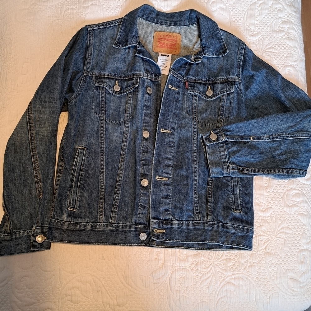 Levi's boys size Large or 12-13 years,  medium wash jean jacket, VGUC
